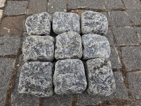 Trummeldatud graniitsillutis Volga Blue, 10x10x5 cm