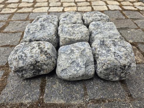 Trummeldatud graniitsillutis Volga Blue, 10x10x5 cm