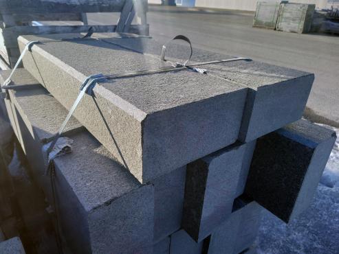 Gabbro äärekivi 2 cm faasiga