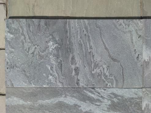 Monsoon Black, 300x600x15 mm, harjatud pinnaga