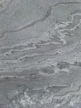 Monsoon Black, harjatud pinnaga