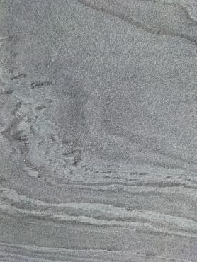 Monsoon Black, harjatud pinnaga