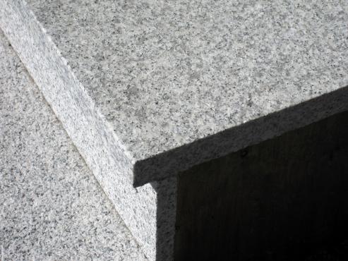 Grigio Cristallo lihvitud esiservaga astmeplaat Grigio Cristallo lihvitud esiservaga astmeplaat