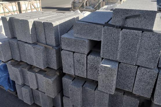 Hall sõidutee äärekivi Pokostovski